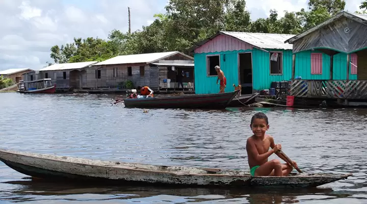 Explorando Comunidades Ribeirinhas no Coração da Amazônia